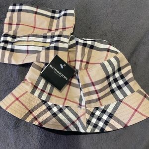 SOLd Burberry bucket hat